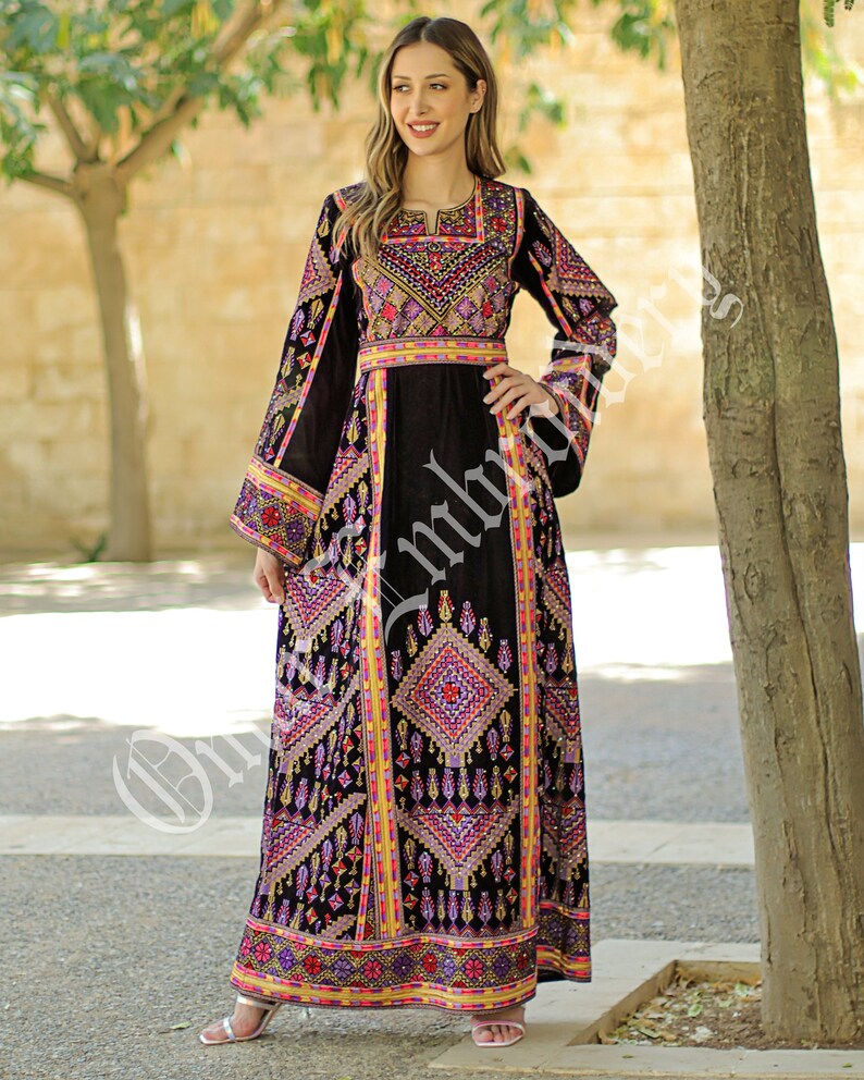 Palestinian thobe Vlevet Tatreez Embroidered Traditional Palestinian Arabic Dress ثوب مخمل