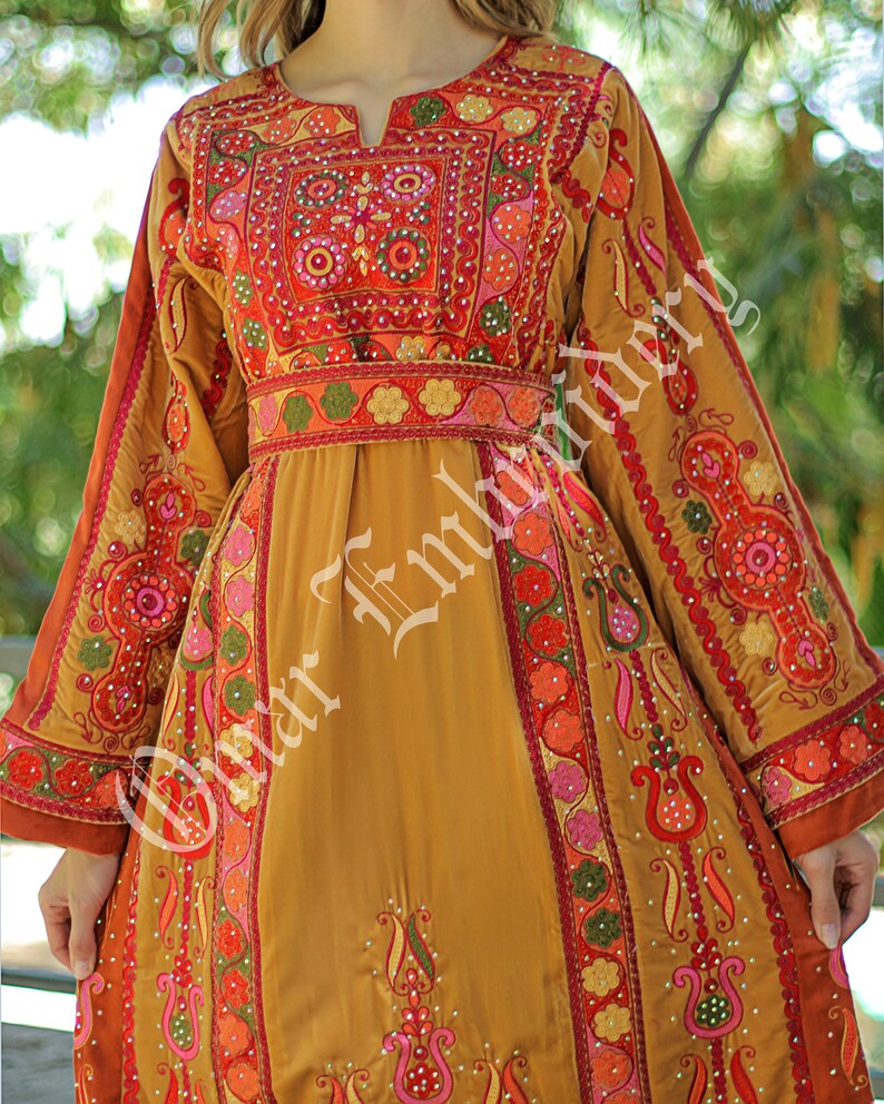 Palestinian thobe Vlevet Tatreez Embroidered Traditional Palestinian Arabic Dress ثوب مخمل