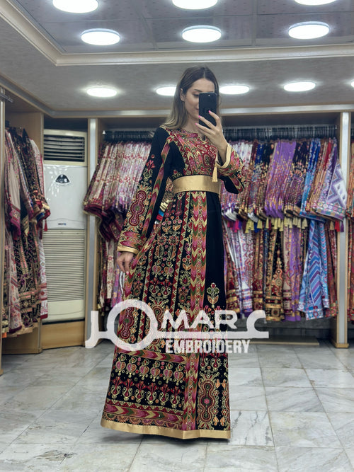 Black/Gold Thoub Embroidery Stone Thobe with Matching Embroidery Belt